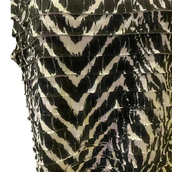 Chicos Zebra Block Conna Ruffle Tank in Black & white womens size 2 Large - Picture 2 of 5